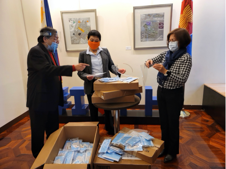Philippine Consul General in New York  Receives PPE Donation